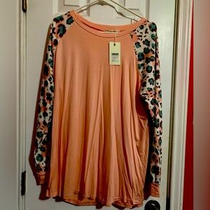 Long sleeve tee leopard sleeve